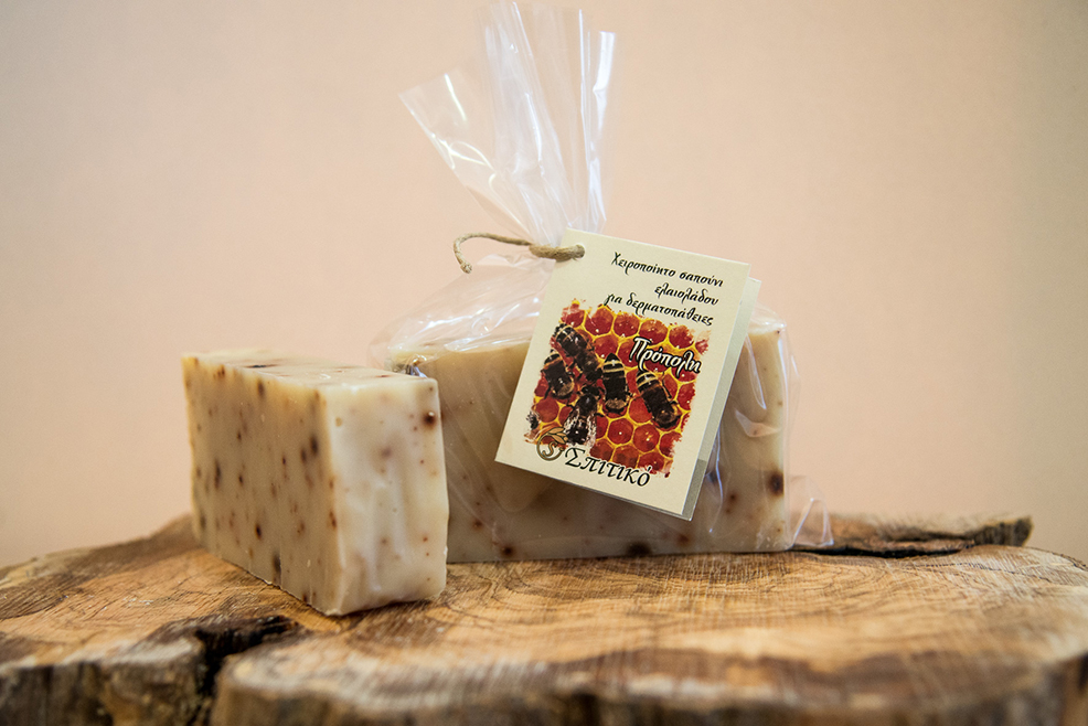 Soap for dermatological diseases with tincture and shavings of propolis - Spitiko