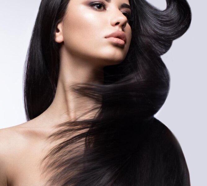 beautiful-brunette-girl-move-with-perfectly-smooth-hair-classic-makeup-beauty-face (1)