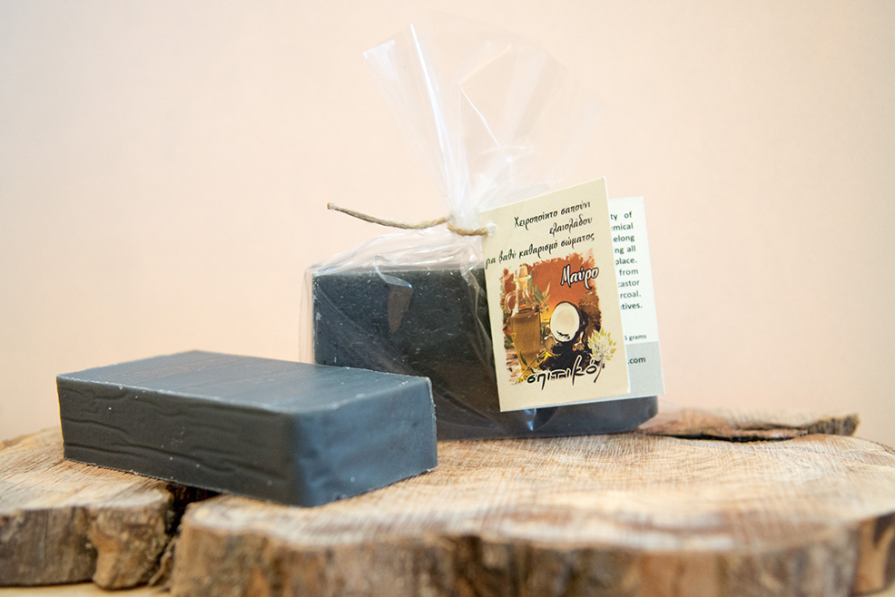 Soap for deep skin cleansing with activated carbon and poppy seeds – Spitiko